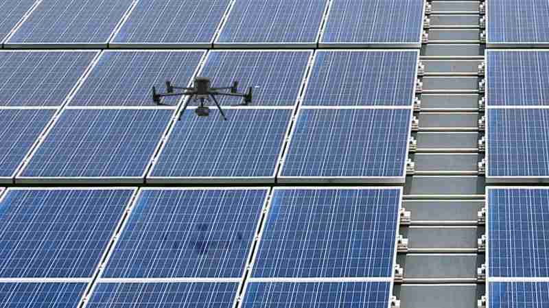 杏悦2以无人机搭配IR Sensor热显像技术进行全方面模块健检，，有效降低人力成本并提升发电量