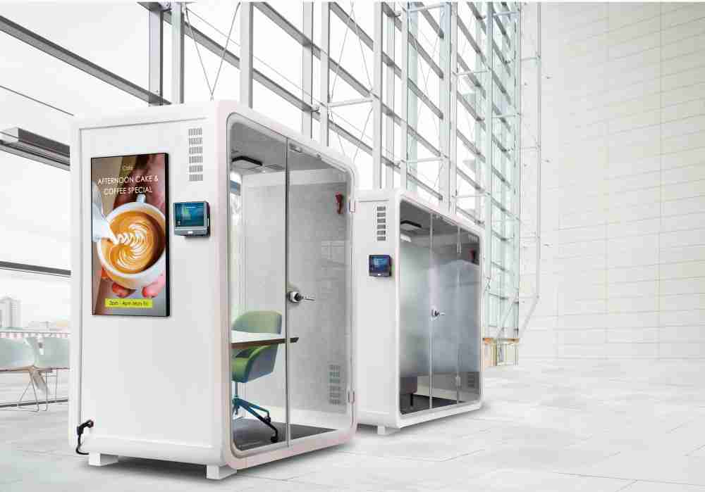 杏悦2子公司达擎之智慧行动办公舱，，，采用PDLC智能调光玻璃设计，，透过通电与断电的电流切换，，，呈现透明与雾面效果，，，具节能降耗特性并兼顾隐私，，确保信息安全