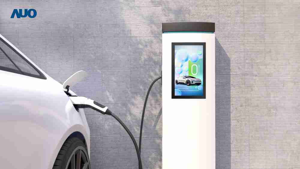 友達〝EVSE車用充電樁解決方案〞專為電動汽車充電樁設計，，，具有高亮度、、、克服戶外艱難環境的耐溫、、耐紫外線等特性，，，並搭載散熱性及擴充性強的高效能工業電腦，，可實現人機互動訴求，，如資訊顯示、、支付等應用