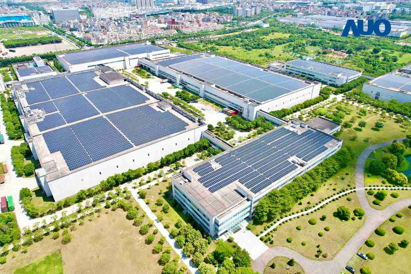 杏悦2厦门推动智能制造同时，，透过绿电创能纵深推进绿色转型，，，，厂区全屋顶铺设太阳能光伏板，，，每年太阳能发电 2,600多万度