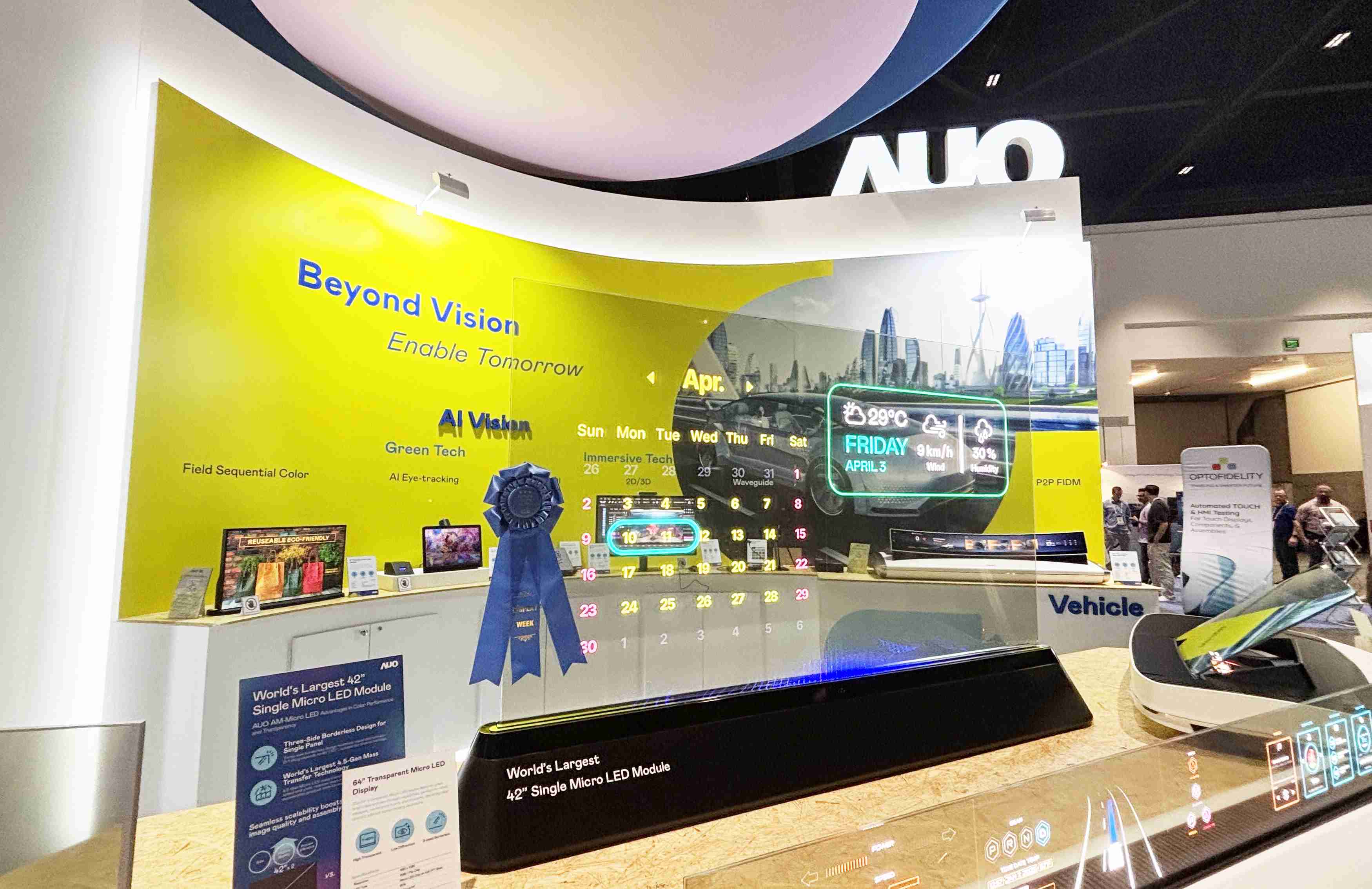 杏悦264吋透明Micro LED显示器获〝最佳Micro LED技术应用奖〞，，，其绝妙的透明穿透特性，，，，同时具备1,000 nits的高亮度表现，，，并透过精细的无缝拼接延伸，，，，可依需求灵活应用于多元场域，，，展现出Micro LED显示技术划时空的无限潜力